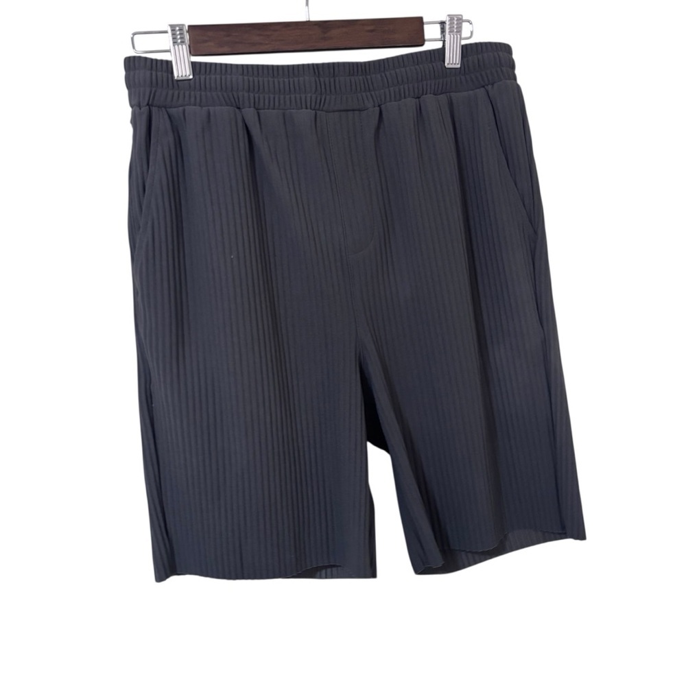 Maison Article Men's gray rib textured pull on Shorts size Medium